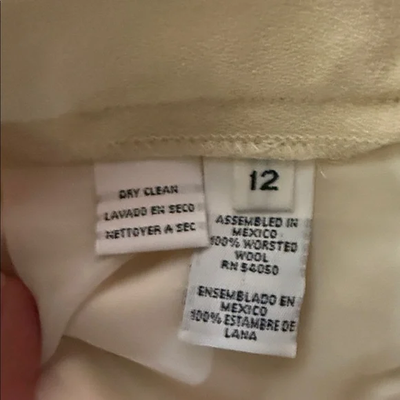 Chic Women's Cream Suit Jacket and skirt - Picture 5 of 7